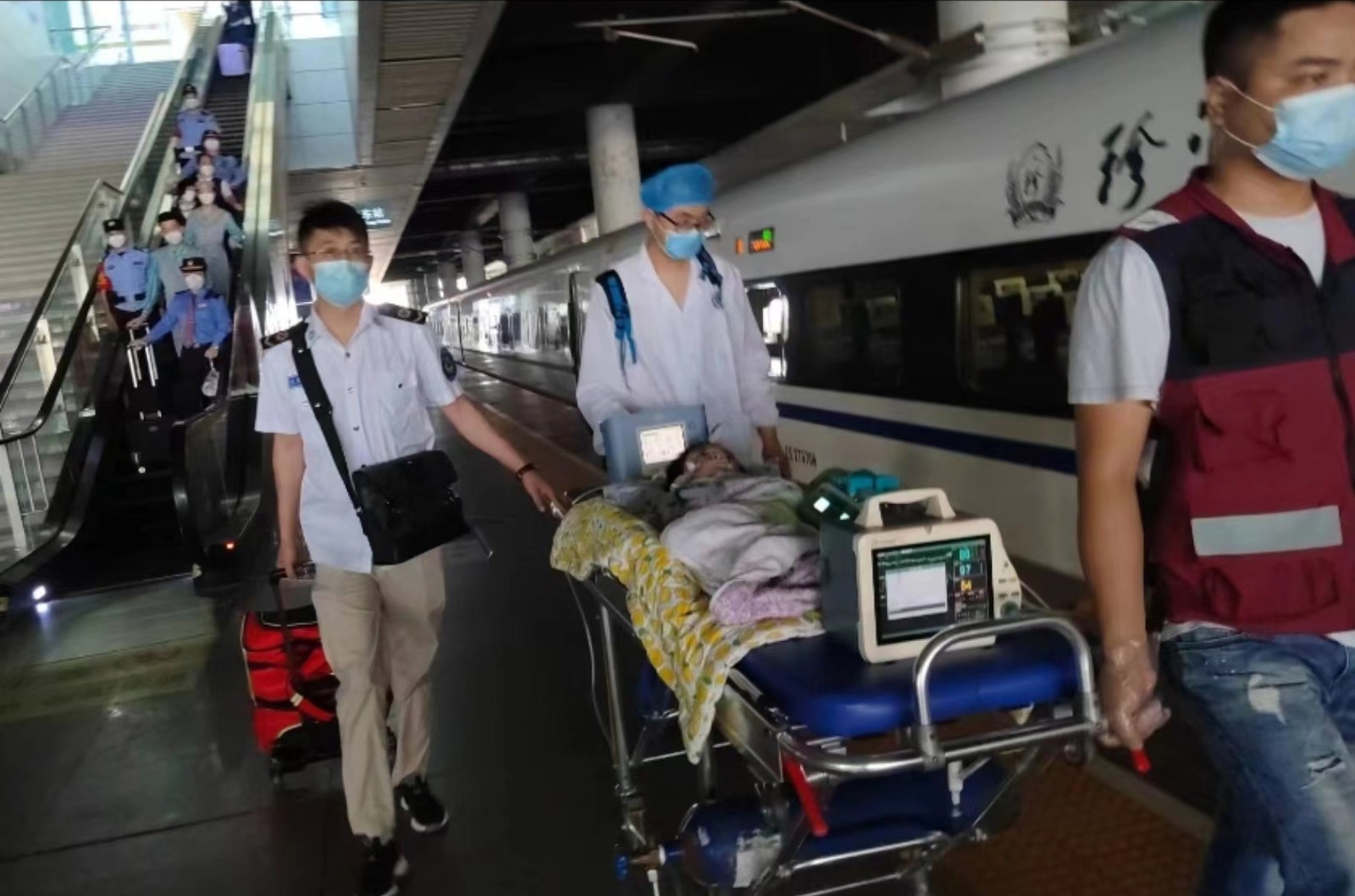 万源市高铁转运公司